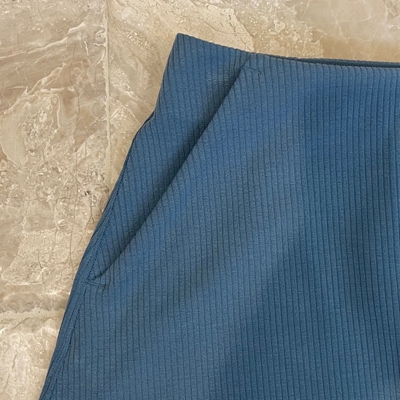 NWOT Lululemon Ribbed Softstreme High-Rise Short 2" Oasis Blue (Size 4) - Picture 4 of 6